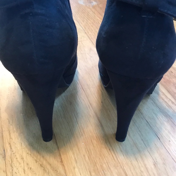 ❌SOLD❌ Black suede booties - Picture 5 of 8